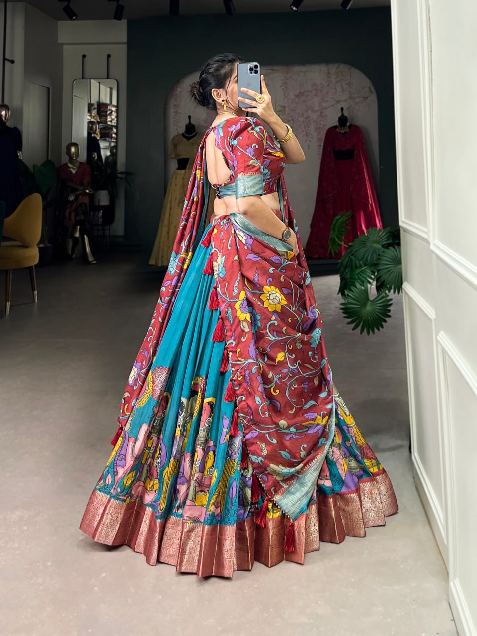 πΈ Blossom Boldly: Radiate Charm in Floral Printed Lehengas πΈ